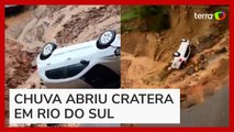 Carro com idosos cai em cratera que se abriu em rodovia após fortes chuvas em SC