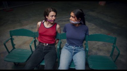 Dos chicas a la fuga - Tráiler oficial VOSE