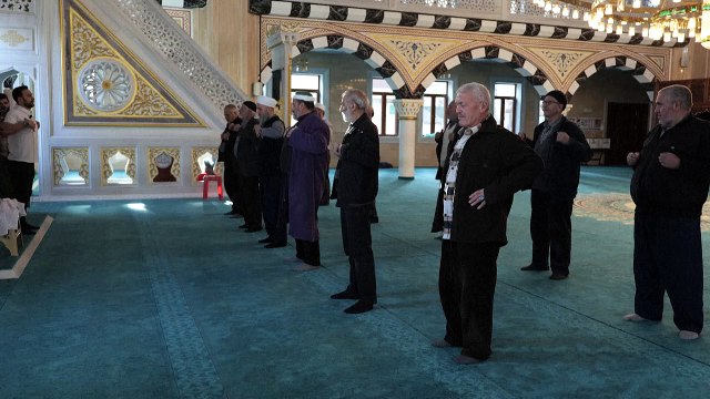 After-prayer workout at Istanbul mosques keeps retired men fit