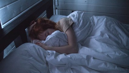 How going to bed an hour earlier can boost your brain and help you lose weight