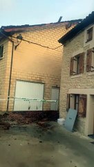 El fuego devora dos casas en San Martín de Don