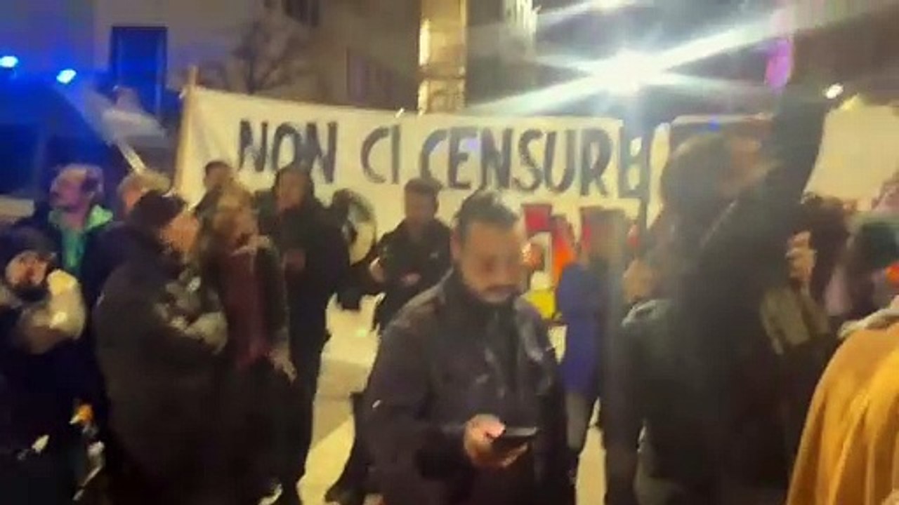 La manifestazione pro Palestina sotto la sede Rai di Milano
