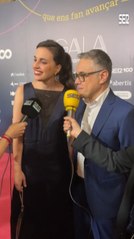 Casal y Aida Bao en la alfombra roja de la gala conmemorativa por los 100 años de la Cadena SER