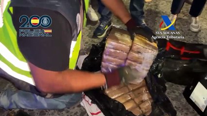 Tải video: Traficantes-reféns são resgatados em alto mar