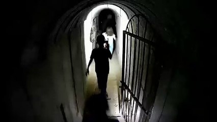 Israel divulga vídeo de chefe do Hamas fugindo por túnel em Gaza