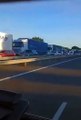 Des agriculteurs espagnols bloquent la frontière avec la France pour la deuxième journée consécutive. L'autoroute A9 est fermée depuis Narbonne et jusqu'à nouvel ordre. Le réseau secondaire est saturé. Des milliers de camions sont bloqués à la frontière.