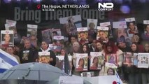 فيديو: وقفة لأقارب الرهائن الإسرائيليين أمام محكمة العدل الدولية في لاهاي