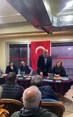 AKP Bandırma Belediye Başkan adayı Cemal Öztaylan, seçmene el hareketi yaptı