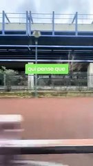 Parfois tu dois jouer le rôle de l'imbécile