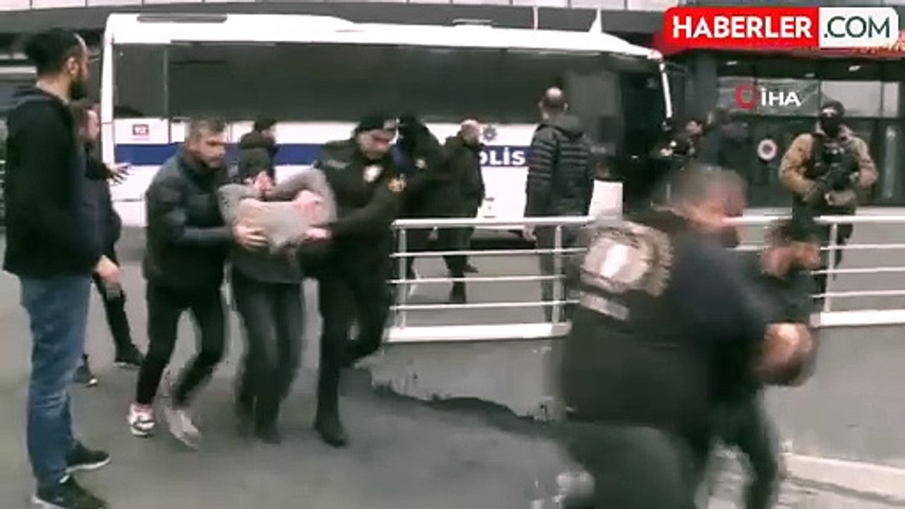 Küçükçekmece'deki saldırıya ilişkin 13 şüpheli tutuklama talebiyle nöbetçi mahkemeye sevk edildi