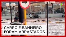 Chuva arrasta carros e causa enxurrada em Bauru