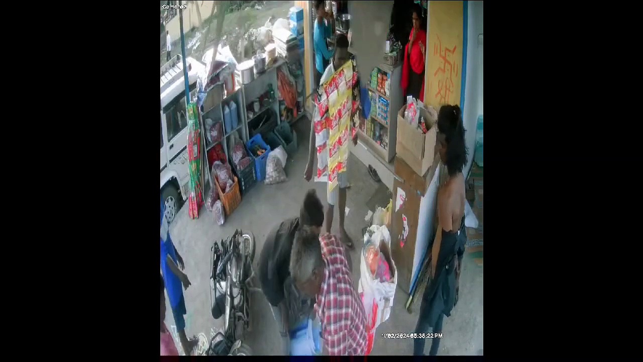 மாமூல் கேட்டா தர முடியாதா? பழைய இரும்பு கடைக்காரரை கொடூரமாக தாக்கிய மர்ம நபர்கள் - கும்மிடிபூண்டியில் பரபரப்பு