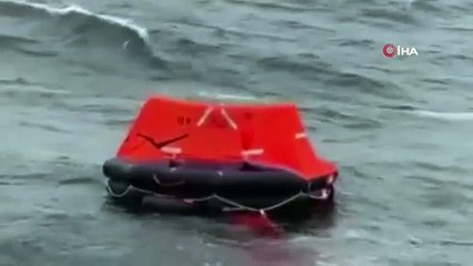 Batan gemideki mürettebatı, "Kimse var mı?" anonslarıyla arıyorlar