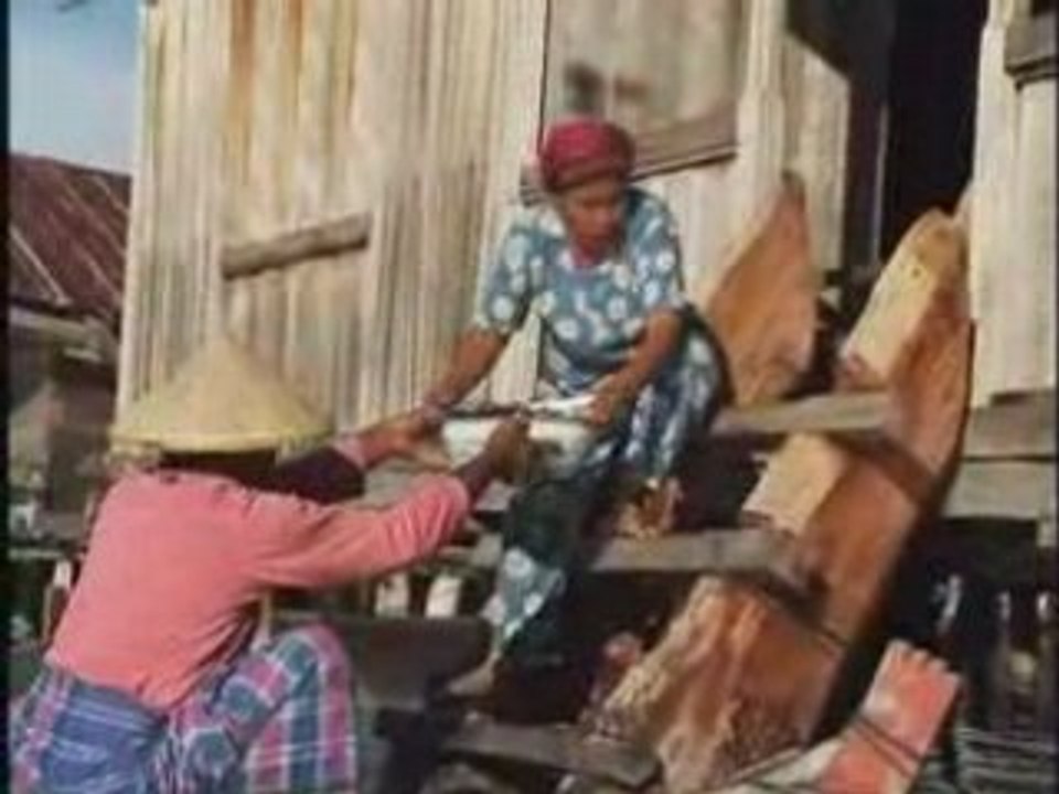 Thalassa : Badjao Lao, les hommes pirogues