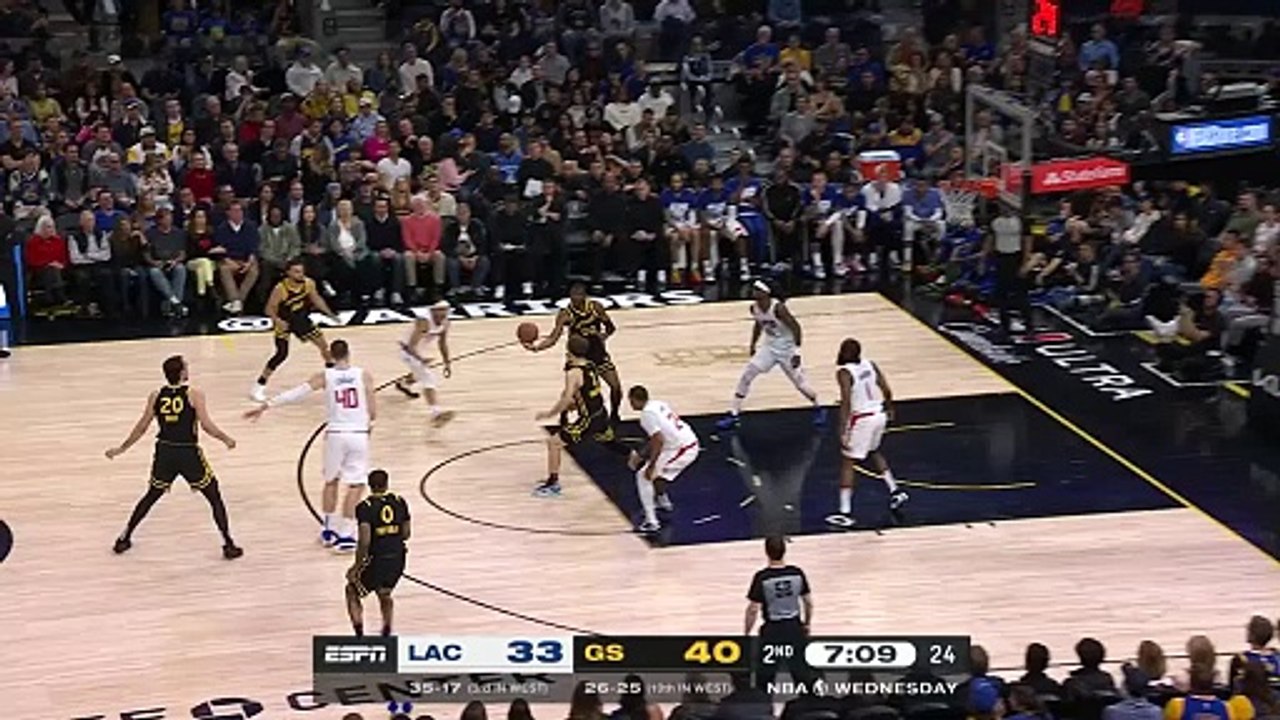 Curry makes NBA history with seven three-pointers