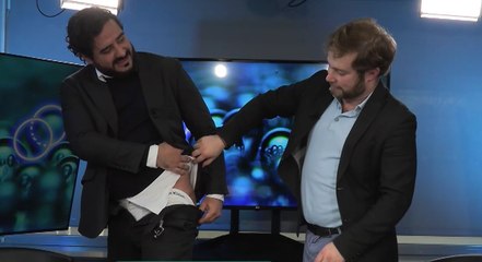 Alvise Pérez cuenta lo sucedido en el barrizal y enseña las marcas de los porrazos de la Policía más salvaje