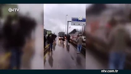 Bahçelievler Durağı'nda panik: Metrobüste yangın çıktı