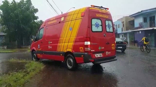 Motociclista fica ferido após se envolver em colisão com HB20 no Cascavel Velho