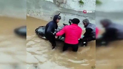Antalya'da sel basmış otoparkta araçlar gün yüzüne çıkınca zararın boyutu ortaya çıktı