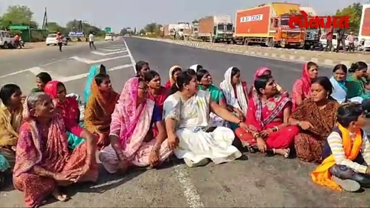 धुळे- सोलापूर हायवेवर मराठा समाजाचा रास्ता रोको..