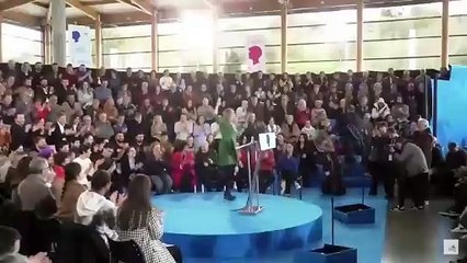 Berridos y alaridos: así es un mitin del BNG