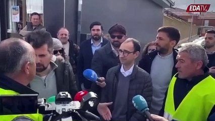 Así abroncan los agricultores al líder del PSOE en Castilla y León: "¡Socialistas, traidores!"