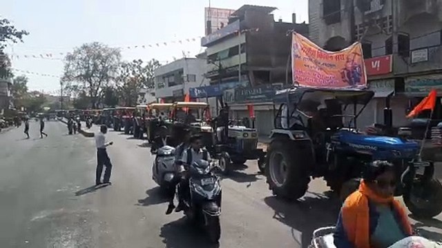 Farmers took out tractor trolley rally and handed over demand letter