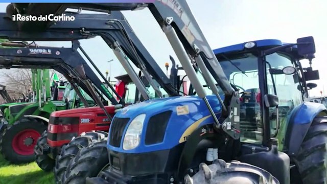 Protesta dei trattori al casello di Cesena Nord: il video