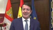 El presidente de la Junta, Alfonso Fernández Mañueco, explicando los asuntos tratados en la reunión con la comisaria europea