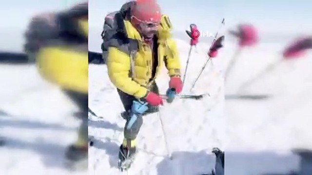 İranlı dağcı Ağrı Dağı zirvesinde secdeye kapandı
