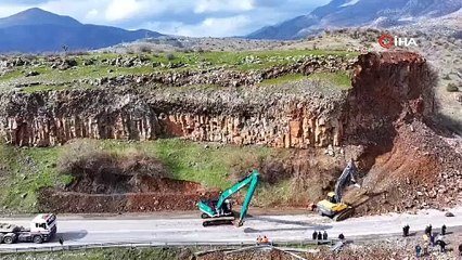 Biitlis’te karayolunda ikinci heyelan! Trafik kontrollü sağlanıyor