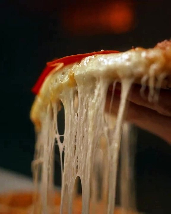 Telepizza abre el debate: ¿la pizza se come con las manos o con cubiertos?