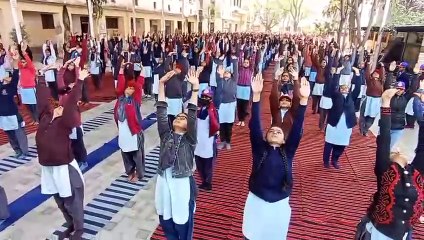 1878 विद्यालयों में एक लाख 56 हजार 32 ने किया सूर्य नमस्कार