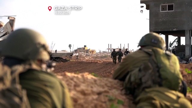 Palestinianos de luto pelas vítimas dos bombardeamentos israelitas