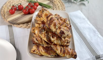 Aperitivo de queso y hojaldre, fácil y crujiente