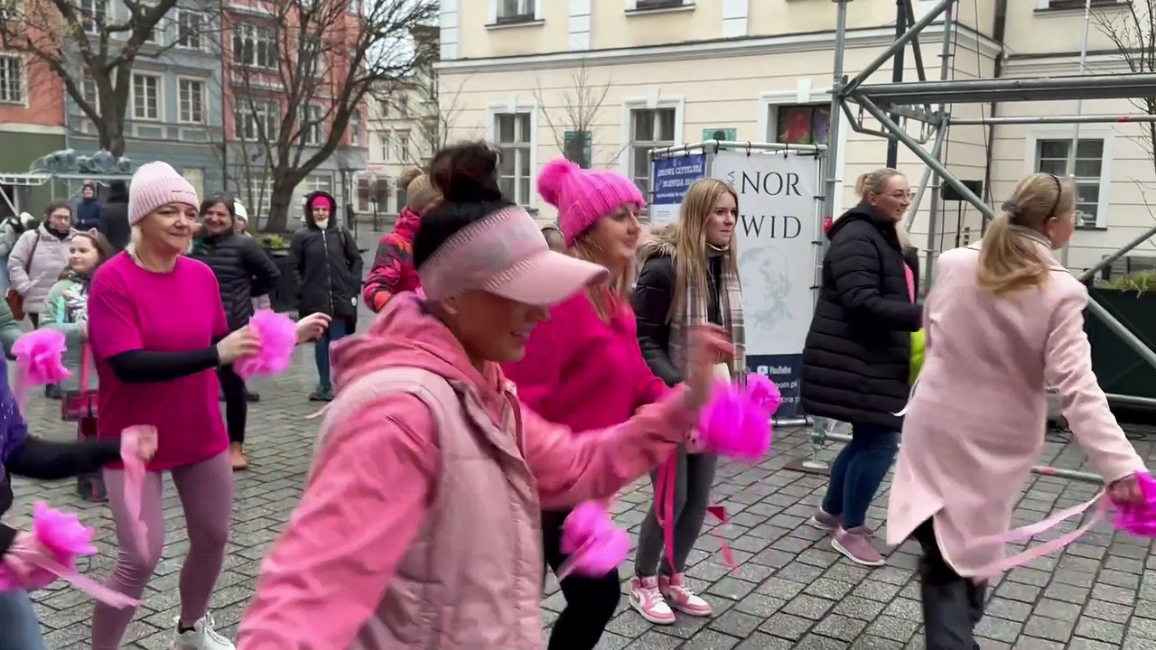 Gazeta Lubuska. Zielona Góra. 13 odsłona ogólnoświatowej akcji protestacyjnej One Billion Rising po polsku „Nazywam się Miliard”.
