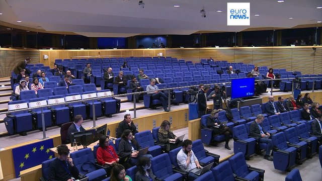 La Commissione taglia le previsioni di crescita dell'Ue e dell'Italia: in calo anche l'Inflazione