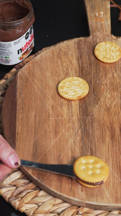 Así se comen las Ritz con Nutella