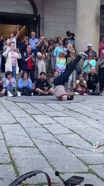 Making a spining clock with dance moves