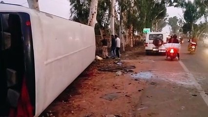 Collision between public transport bus and car near Mahua toll, woman