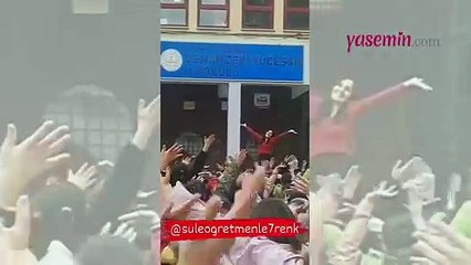 Tüm Türkiye o videoyu konuşuyor! Her sabah öğrencileriyle dans ediyor