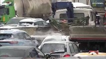 شاهد: عاصفة ثلجية قوية تضرب موسكو وتغطيها وتتسبب في ازدحامات مرورية كبيرة