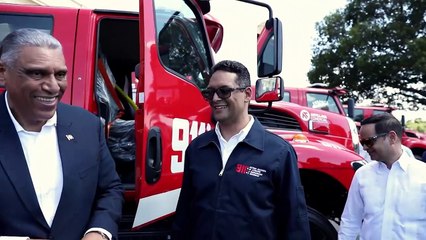Entregan 11 camiones a distintos cuerpos de bomberos del país