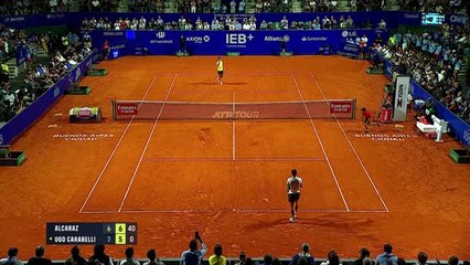 Alcaraz starts Argentina title defence with win