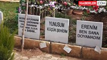 Depremde ölenlerin mezar taşlarındaki her bir yazı hüzne boğuyor