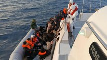 Lastik botta sürüklenen 13’ü çocuk 24 kaçak göçmen kurtarıldı