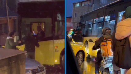 Trafikteki 'yol verme' kavgaları kamerada