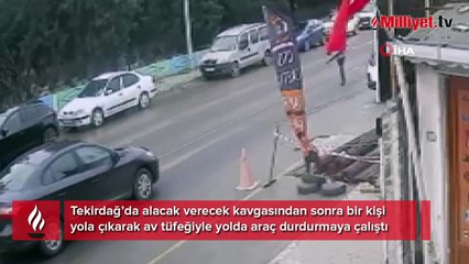 Yola çıktı, silahla araçları tehdit etti