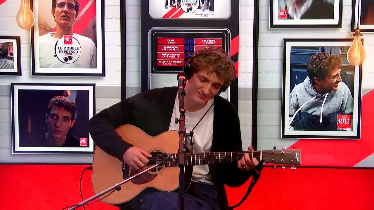 LIVE - Aliocha Schneider interprète "Ensemble" dans Le Double Expresso RTL2 (16/02/24)