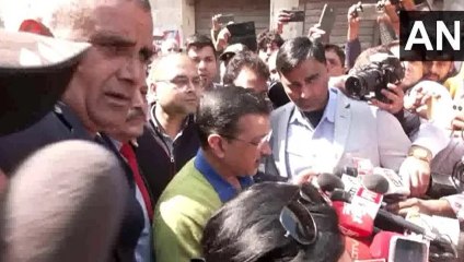 अलीपुर घटना स्‍थल पर पहुंचे सीएम केजरीवाल, पीड़ितों के परिवारों को 10 लाख मुआवजा देने की घोषणा की